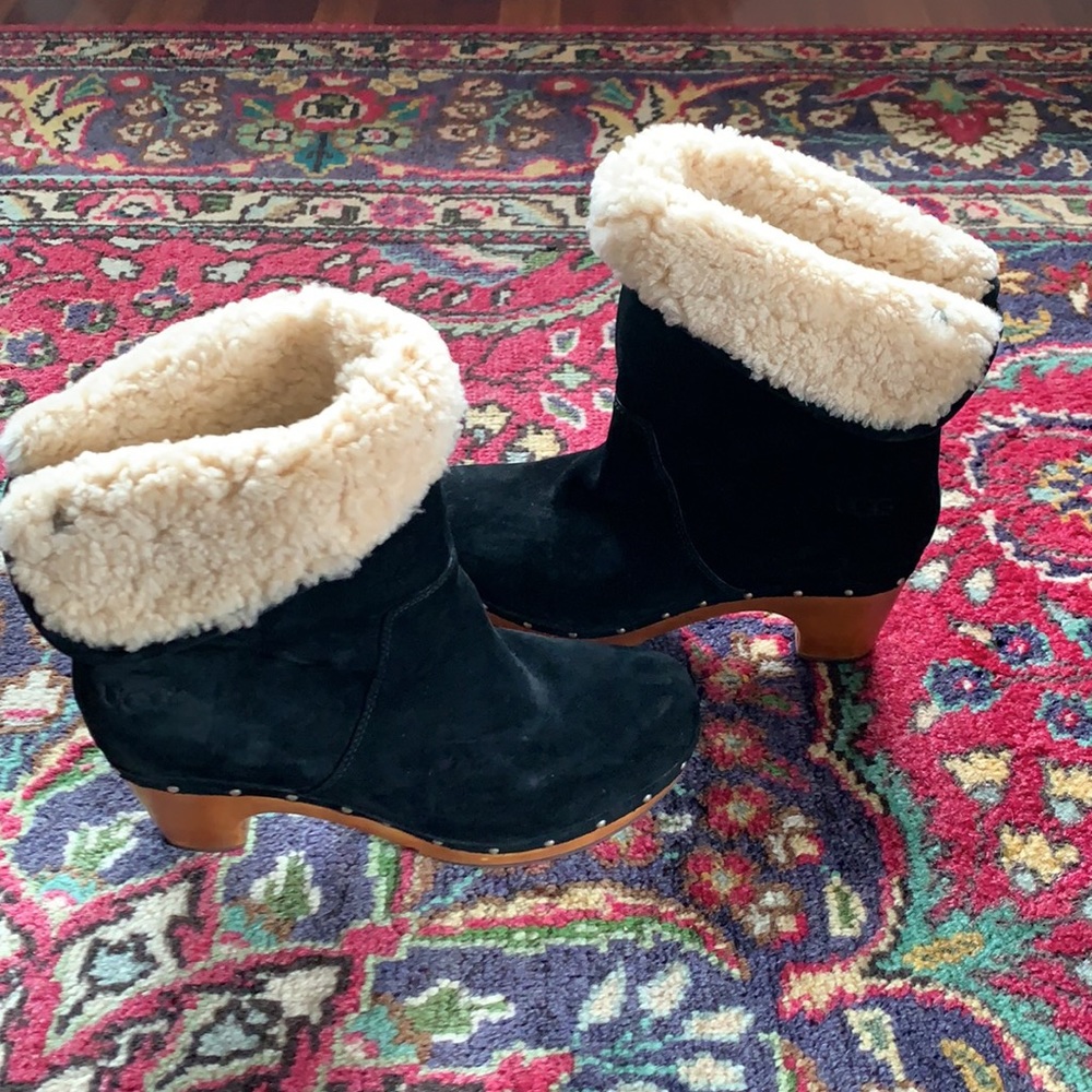 UGG Lynnea Clog Sherpa lined Boot, size 9, black.